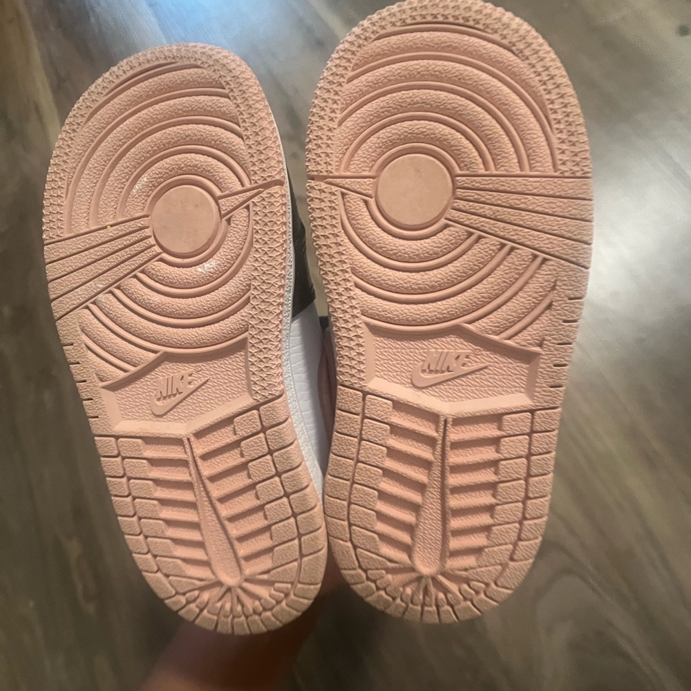 Preloved Jordan 1’s